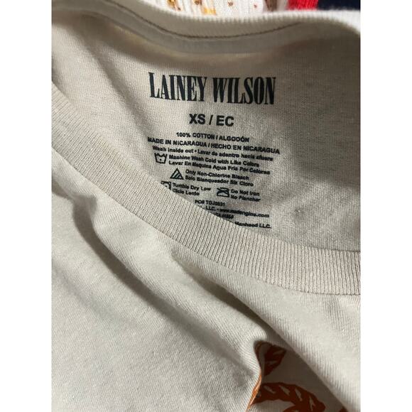 Lainey Wilson Graphic T-Shirt (NWOT) size XS - Picture 5 of 5